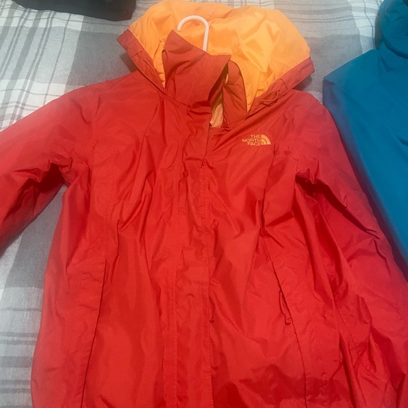 Woman the north face jacket very light for rain and work out. Am selling both - Picture 10 of 12